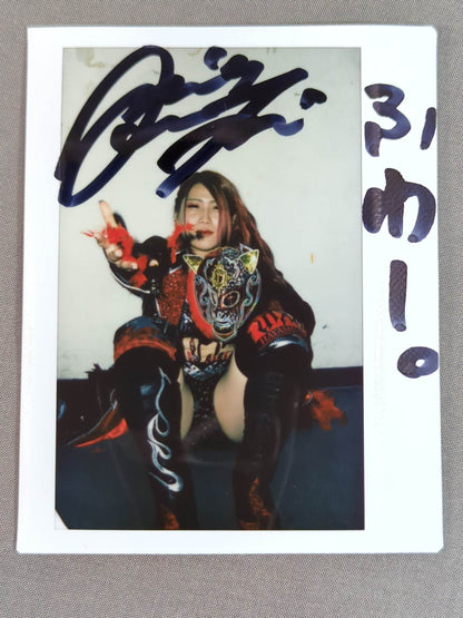 Utami Hayashishita  hand signed autograph  Cheki (D-6)