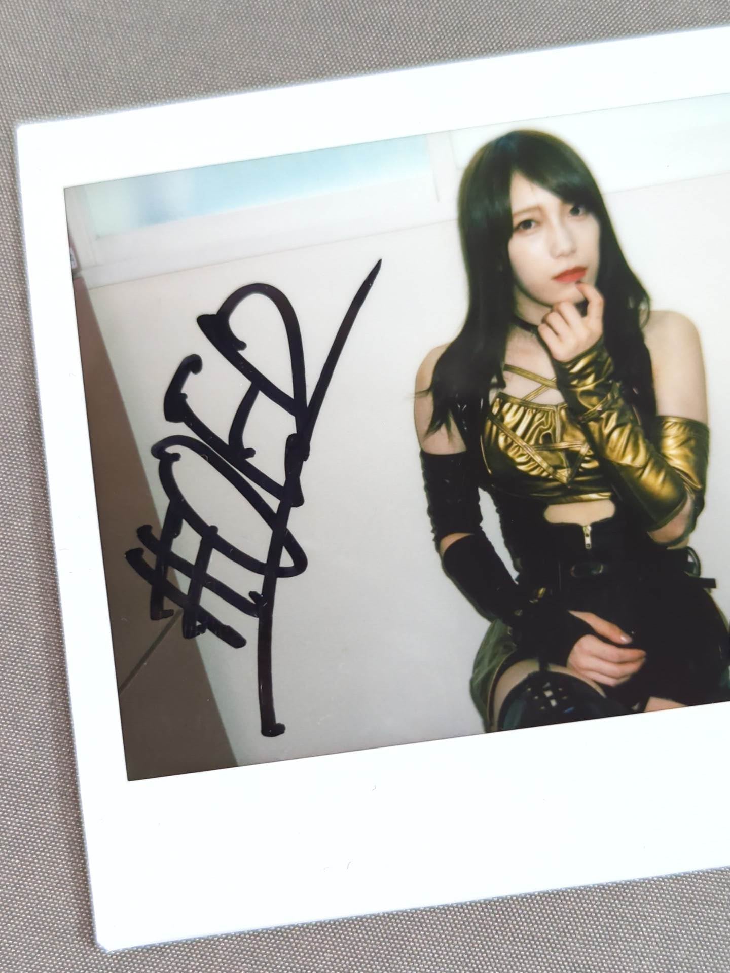 鹿島沙希 直筆サイン入りチェキ(A-5) – 闘道館