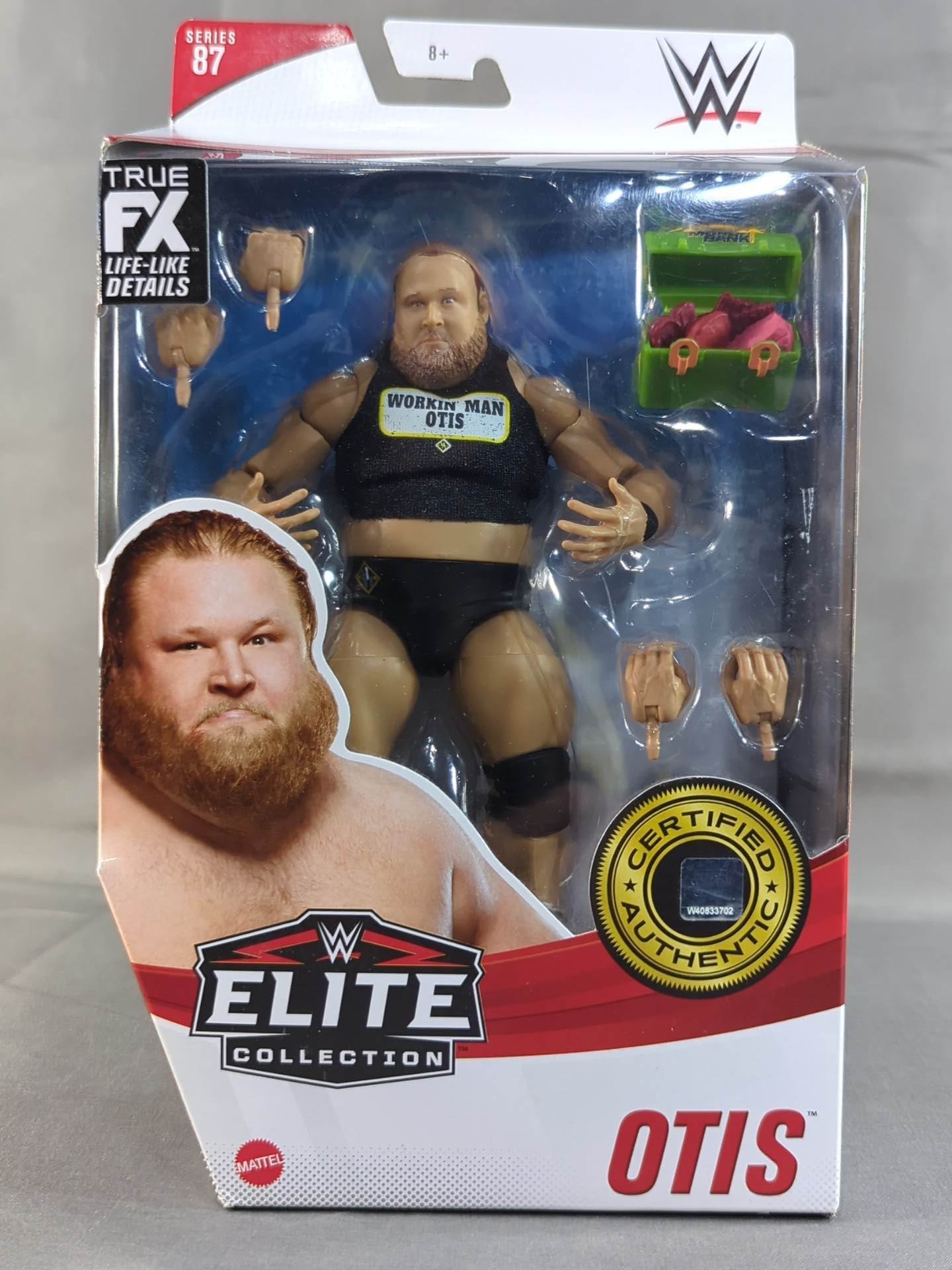 オーティス(黒タンクトップ)