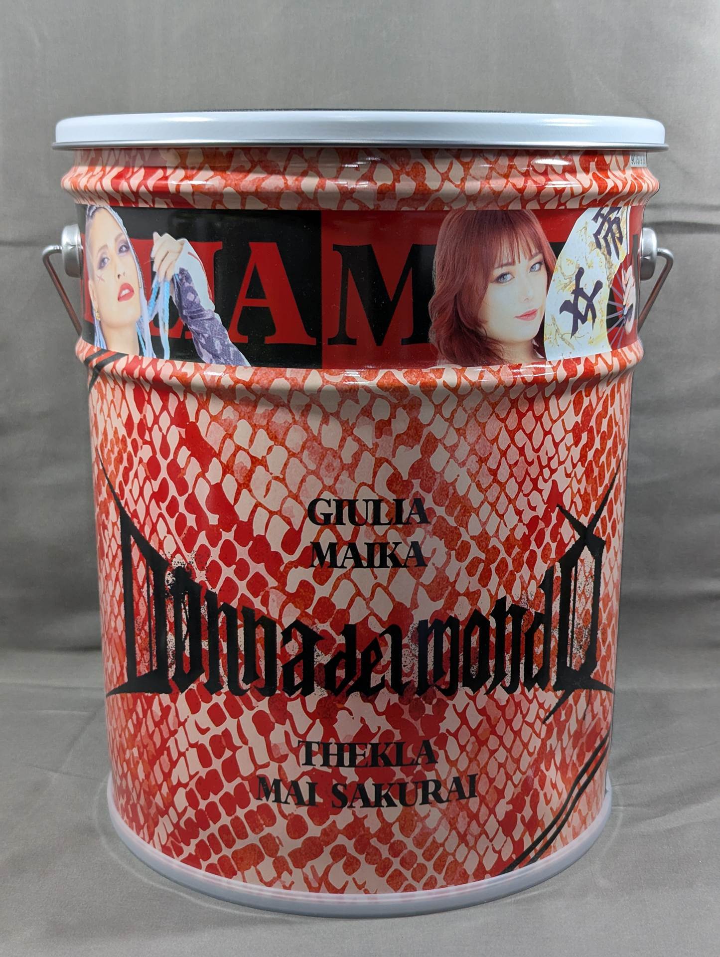 Donna del Mondo Pails