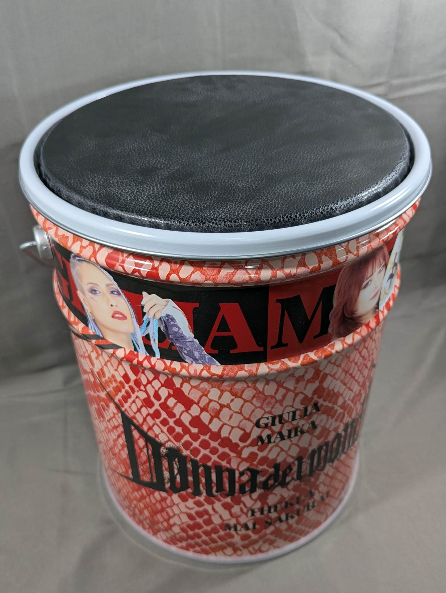 Donna del Mondo Pails