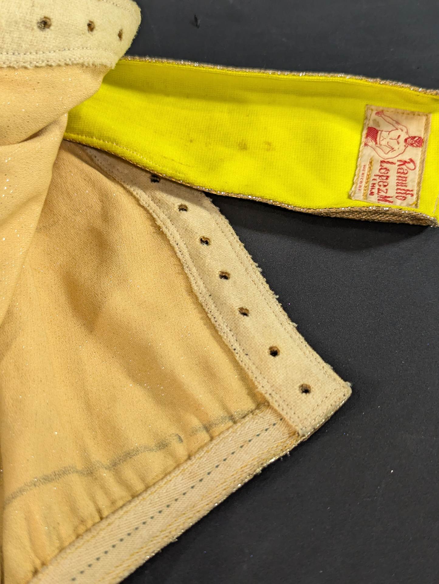 ★ Mil Mascaras Gold Black Trade ★