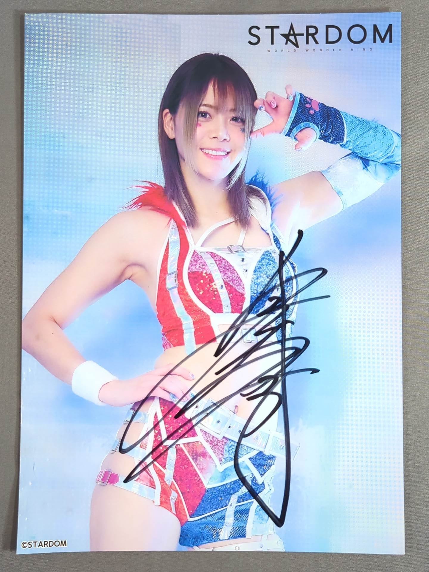 Mayu Iwatani  hand signed autograph  Starda Pro-Photo  (V-7)