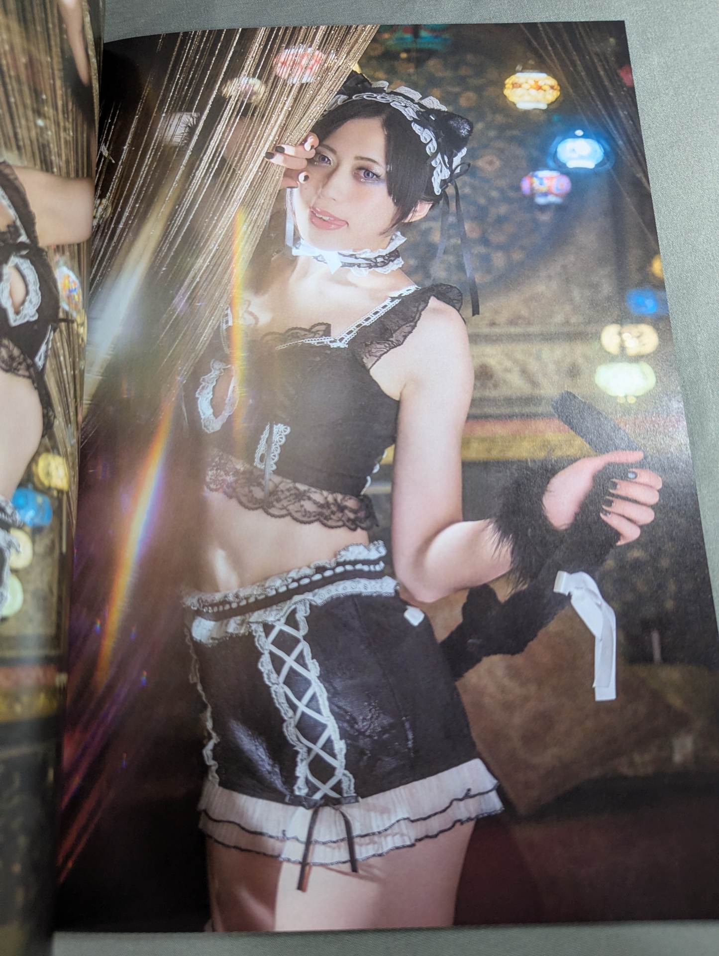 直筆サイン入り】上谷沙弥 写真集 Phenex Queen (-Premium Ver.-) – 闘道館