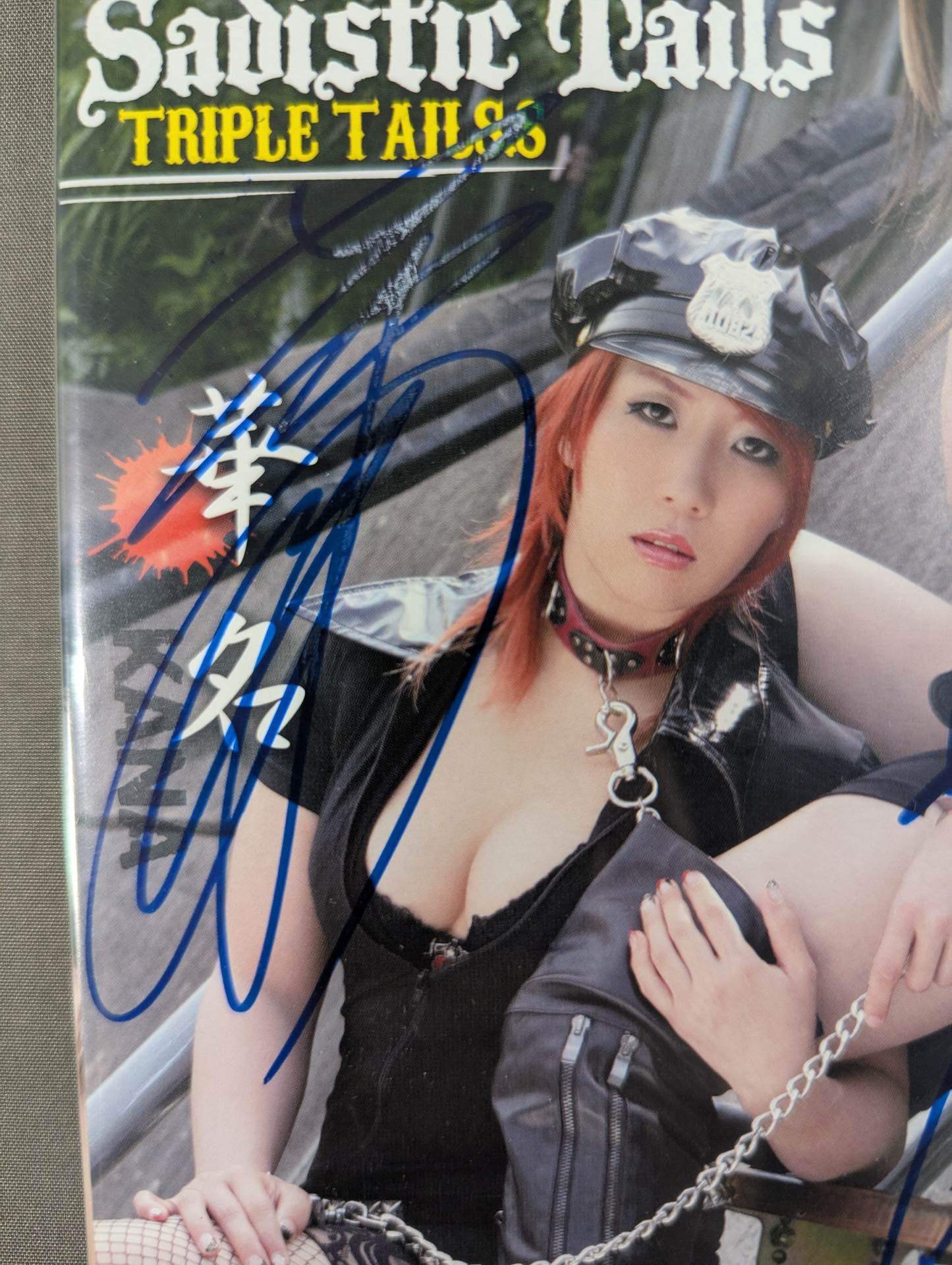 【直筆Wサイン入り】 華名 紫雷美央 Sadistic Tails