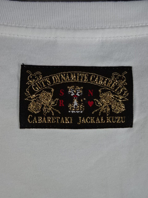 オカダ・カズチカ×ガッツ・ダイナマイト・キャバレーズ コラボTシャツ①(ホワイト)