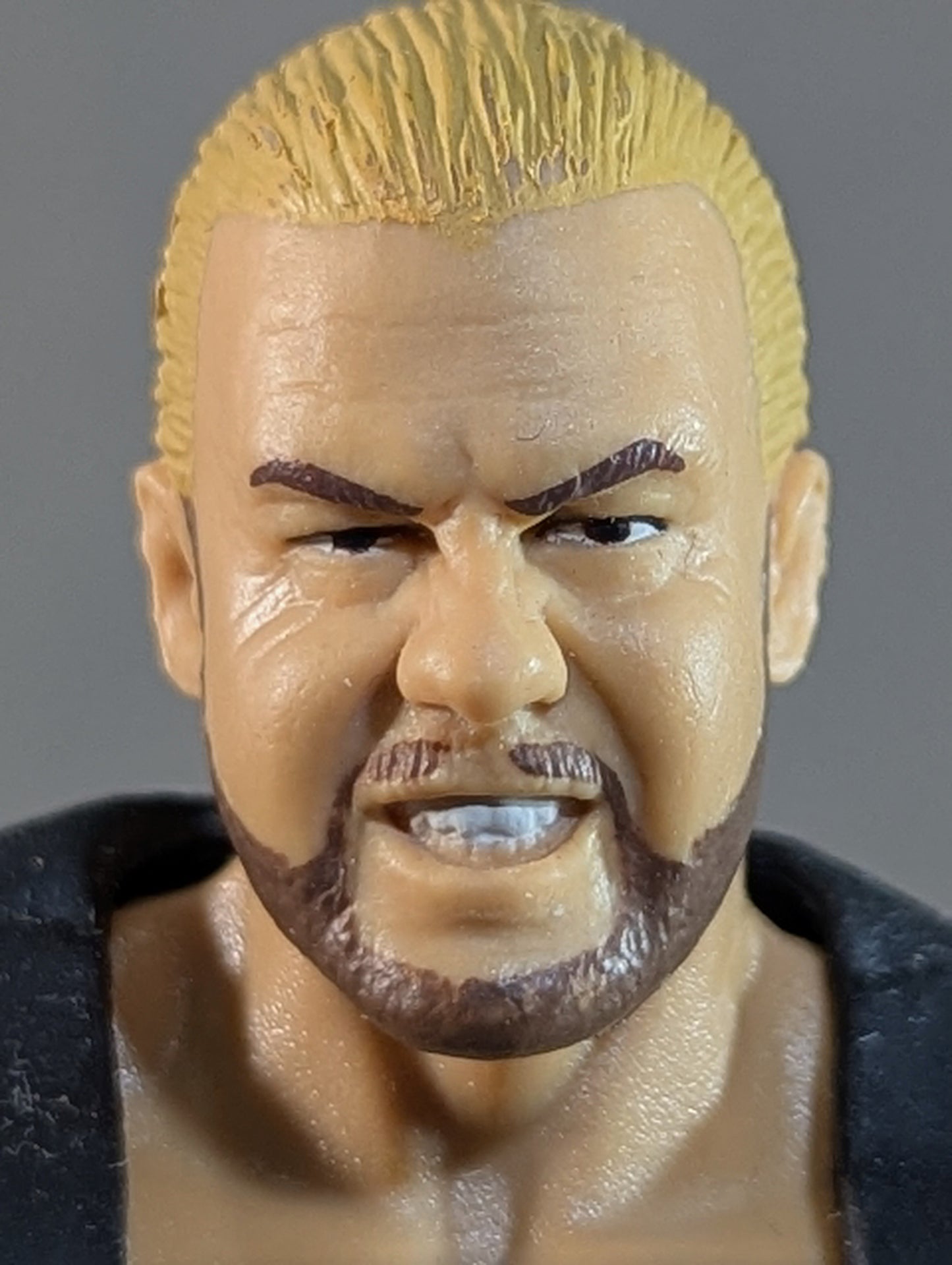 バリー・ウィンダム(黒ベスト)