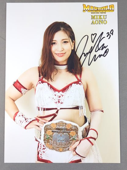 Miku Aono  hand signed autograph Pro-Photo (F-6)