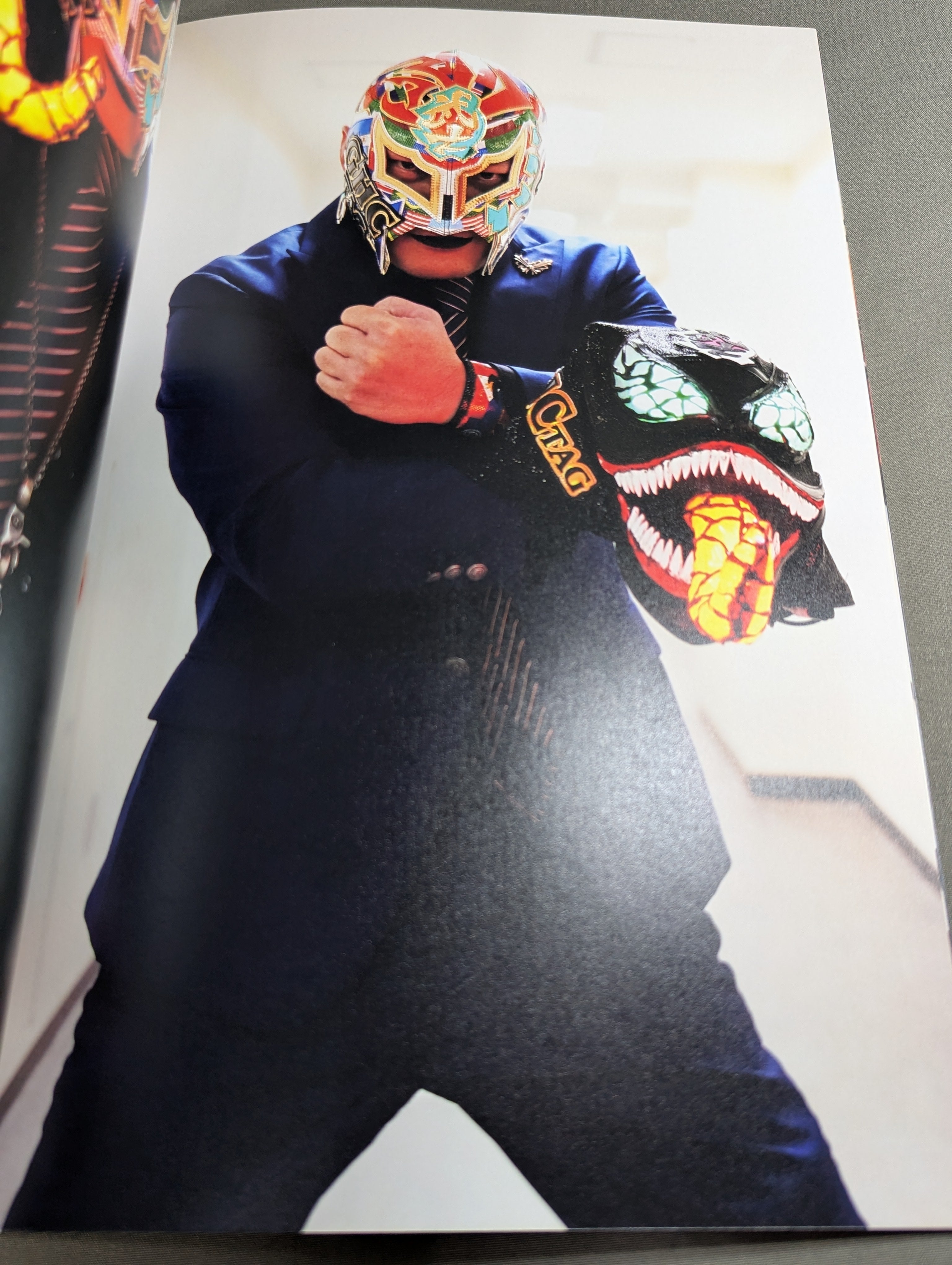 内藤哲也&BUSHI 直筆サイン入り】FOTOLIBRE de Mascara Numero.83 – 闘道館