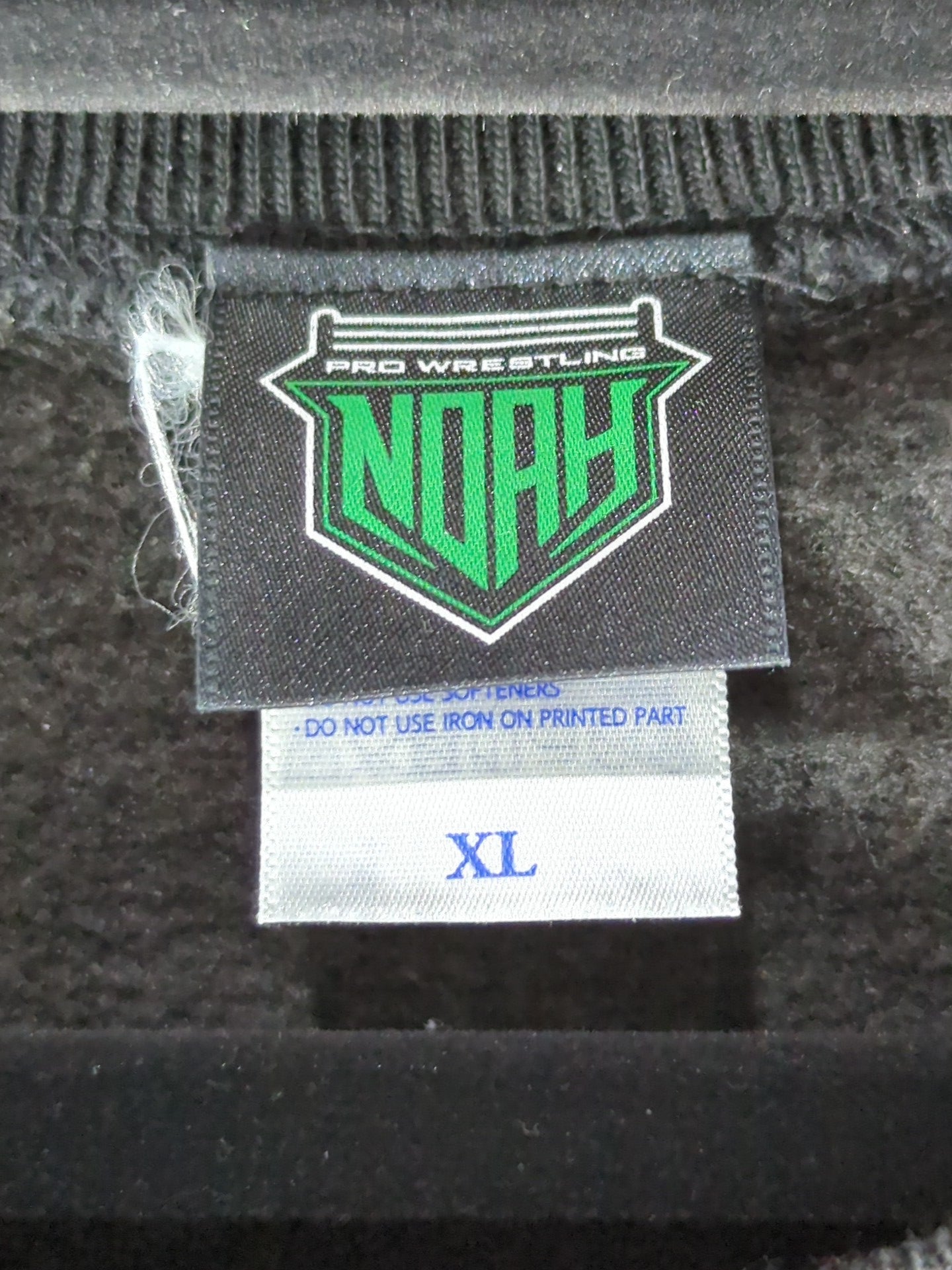 NOAH Logo Trainer (MONSTERS GRAPHICS)