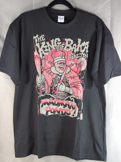 マッドマン・ポンド「KING OF BAKA GAIJIN」イラストTシャツ(ブラック)