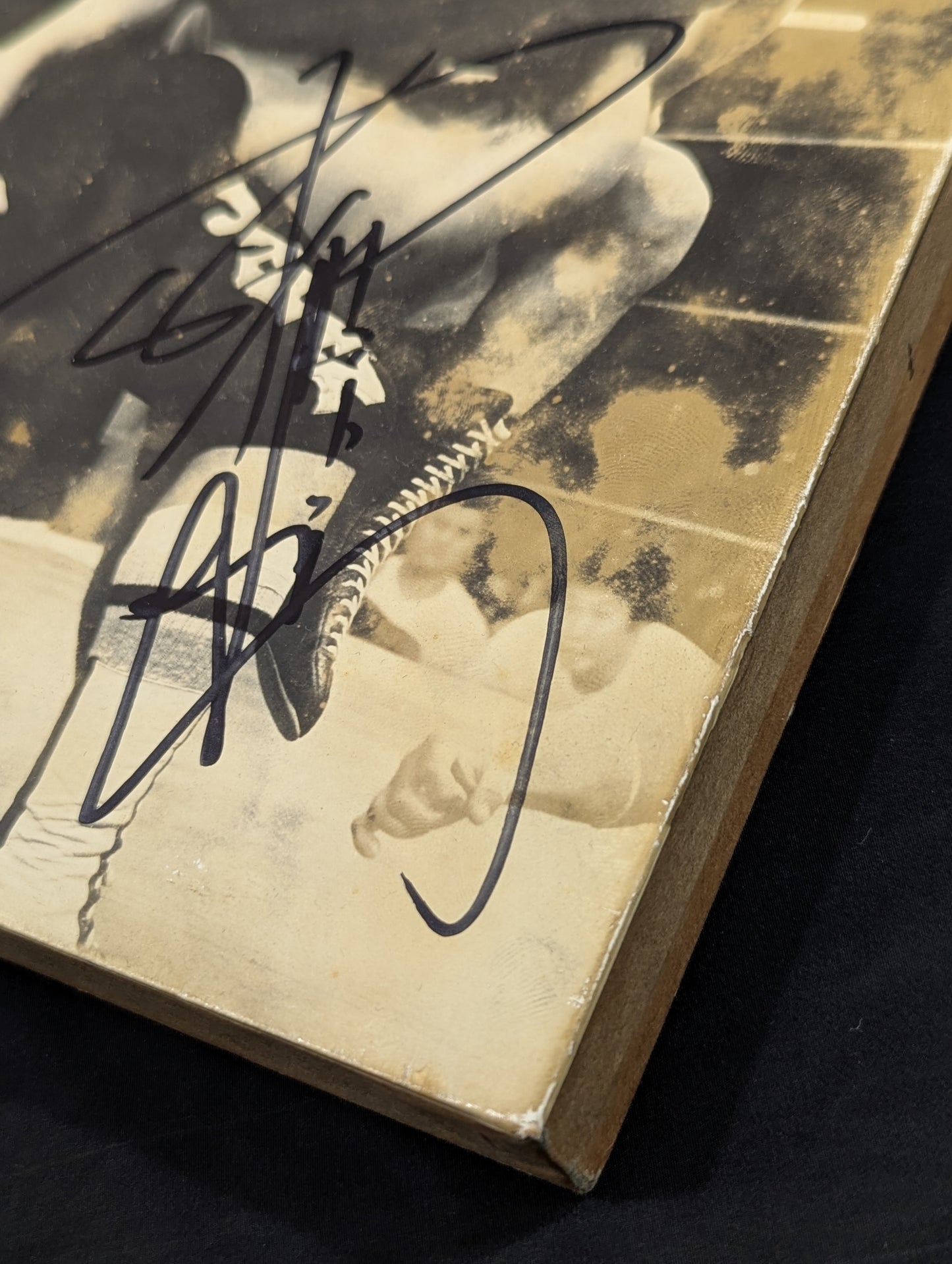 【hand signed autograph】 Antonio Inoki  Black and White Photo panel