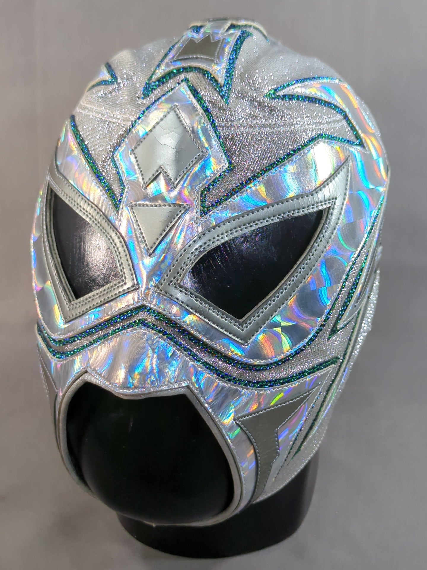 グレイ・シャドウ(ロッキー・ロメロ)