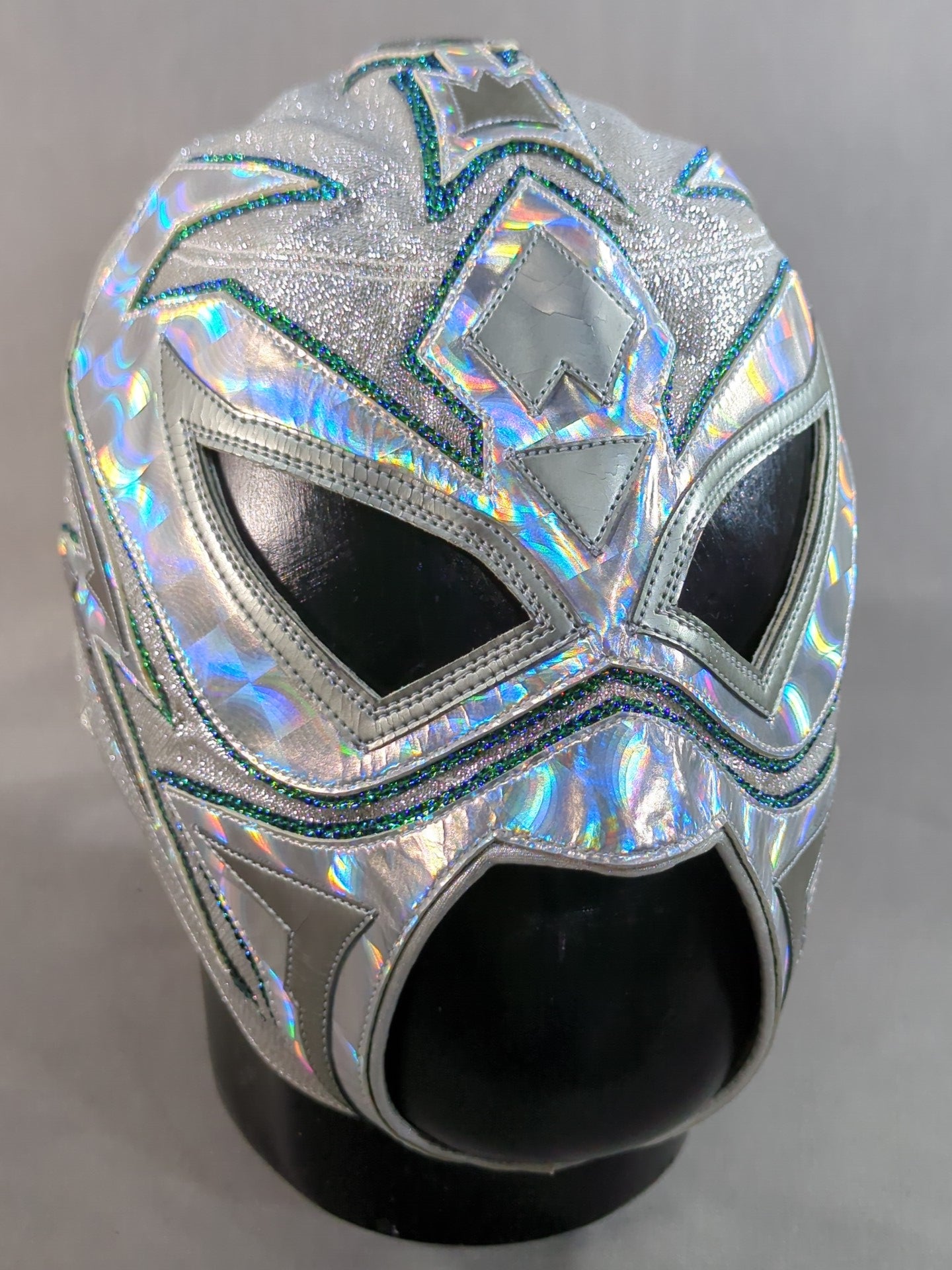 グレイ・シャドウ(ロッキー・ロメロ)