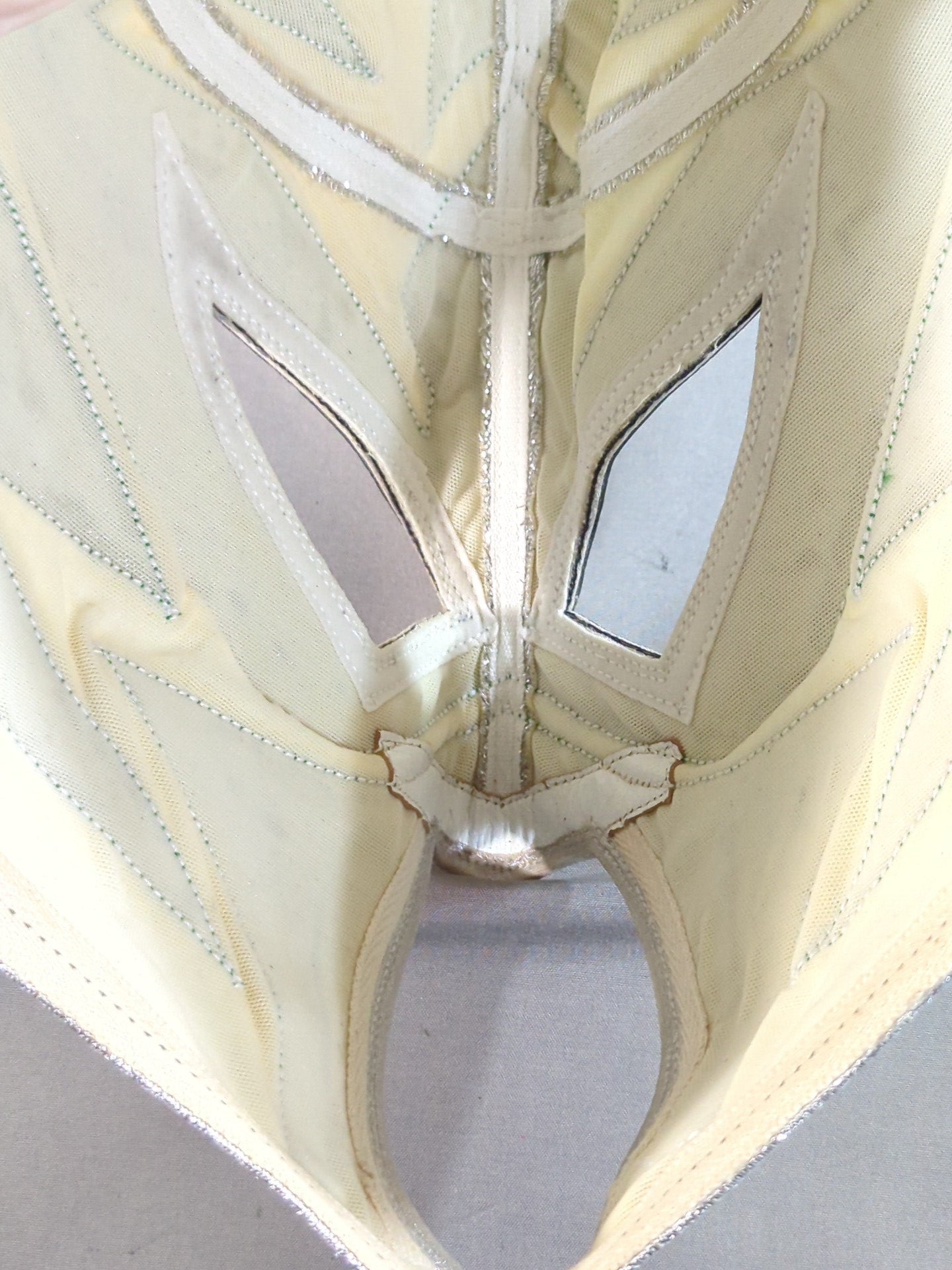 グレイ・シャドウ(ロッキー・ロメロ)