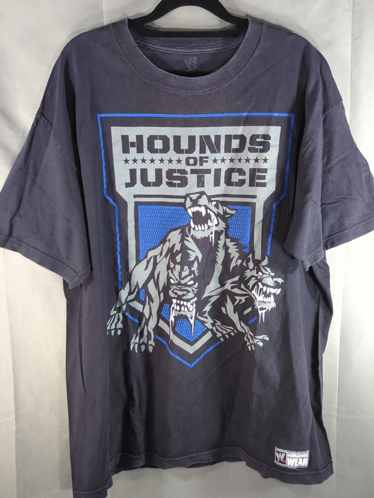 ザ・シールド「HOUNDS OF JUSTICE」Tシャツ(WWE(2010s) / ブラック)