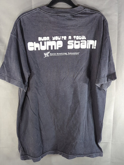 クリスチャン「DuDe, you're A Total Chump Stain!」イラストTシャツ(WWF(2002) / ブラック)