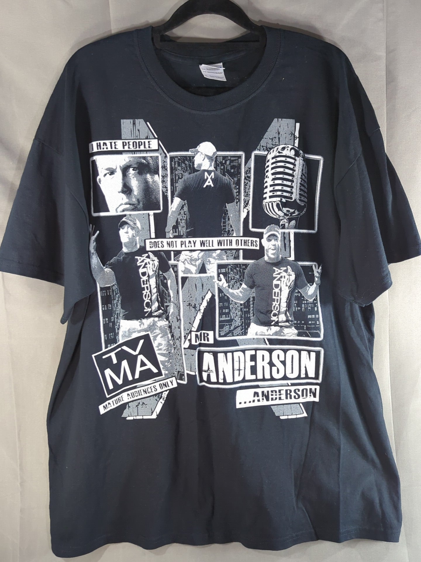 ミスター・アンダーソン ｢TVMA｣ Tシャツ(ブラック)