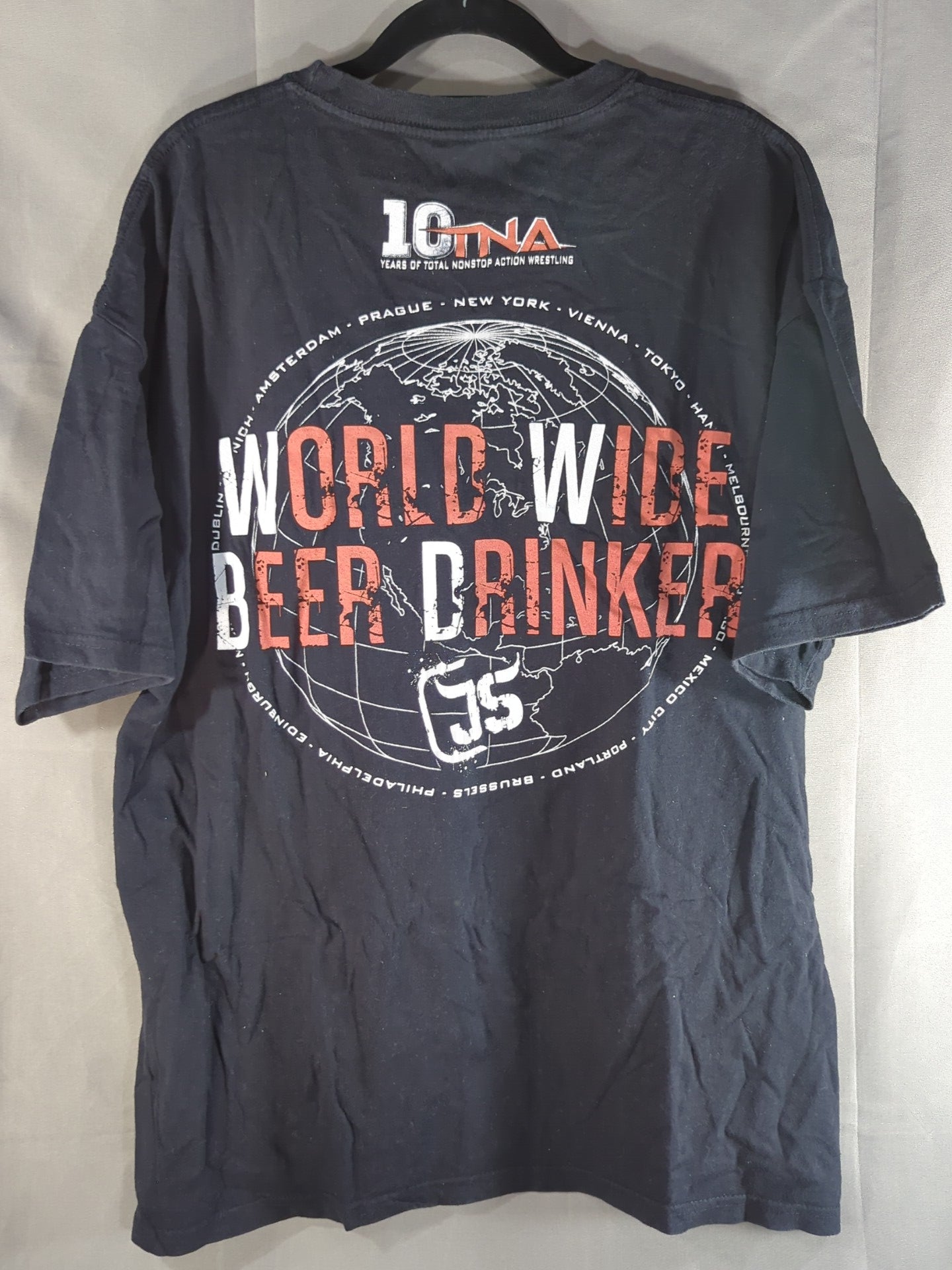 TNA「World Wide Beer Drinker」Tシャツ(ブラック)