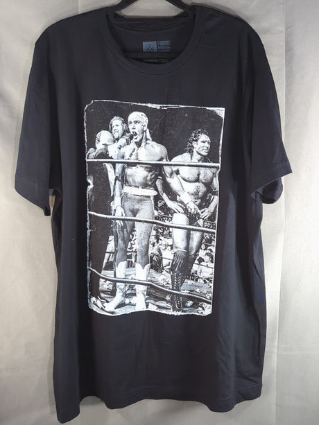 ハルク・ホーガン×アウトサイダーズ「nWo begins」ピクチャーTシャツ(WWE(2010s) / ブラック)