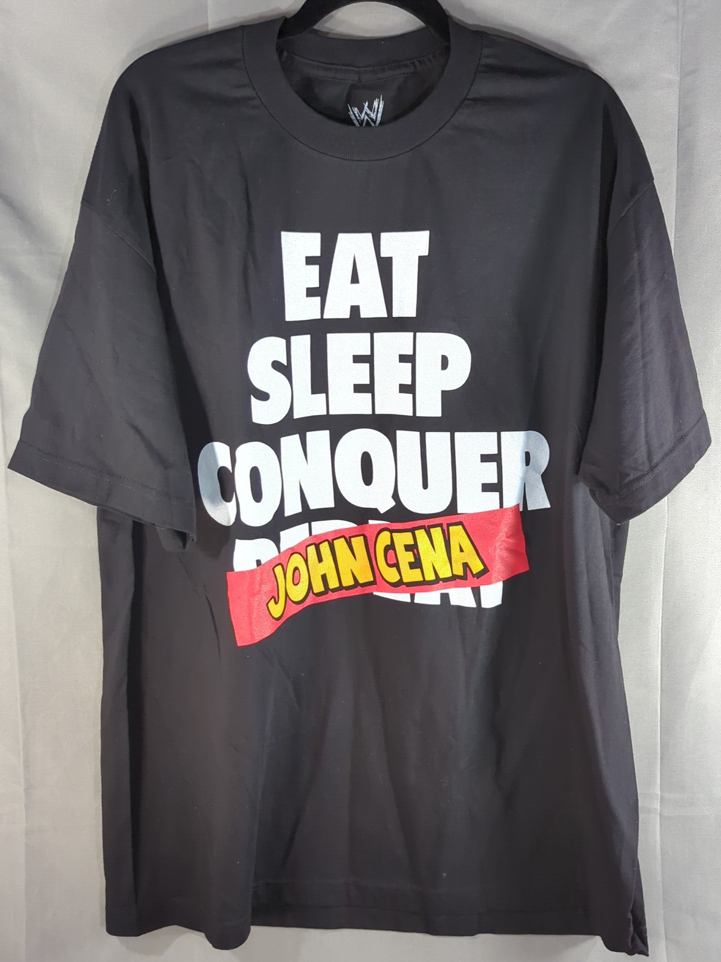 ブロック・レスナー＆ポール・ヘイマン「EAT SLEEP CONQUER JOHN CENA」Tシャツ(WWE(2011) /ブラック)