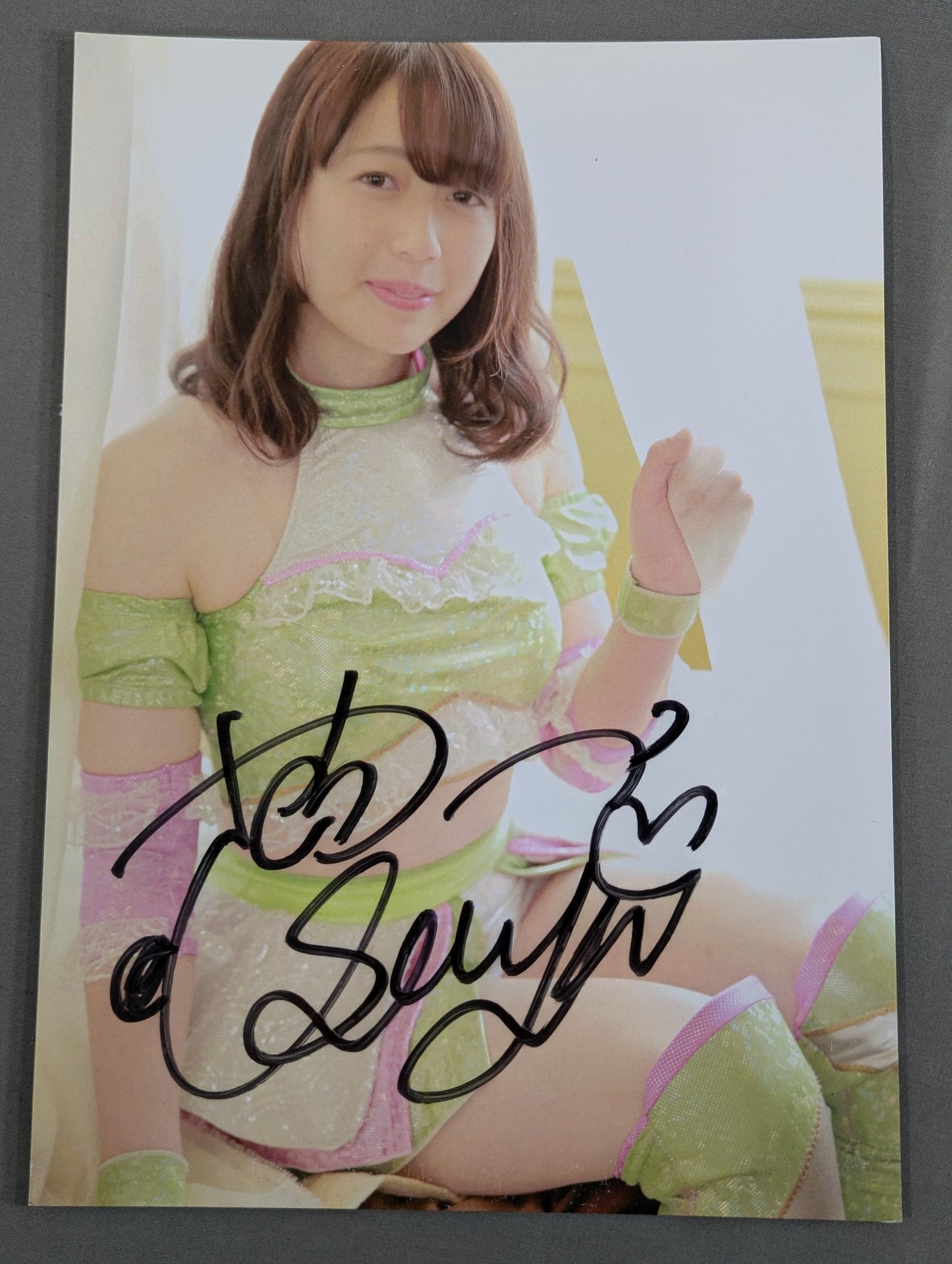 上谷沙弥 直筆サイン入り スターダムポートレート(A-9)