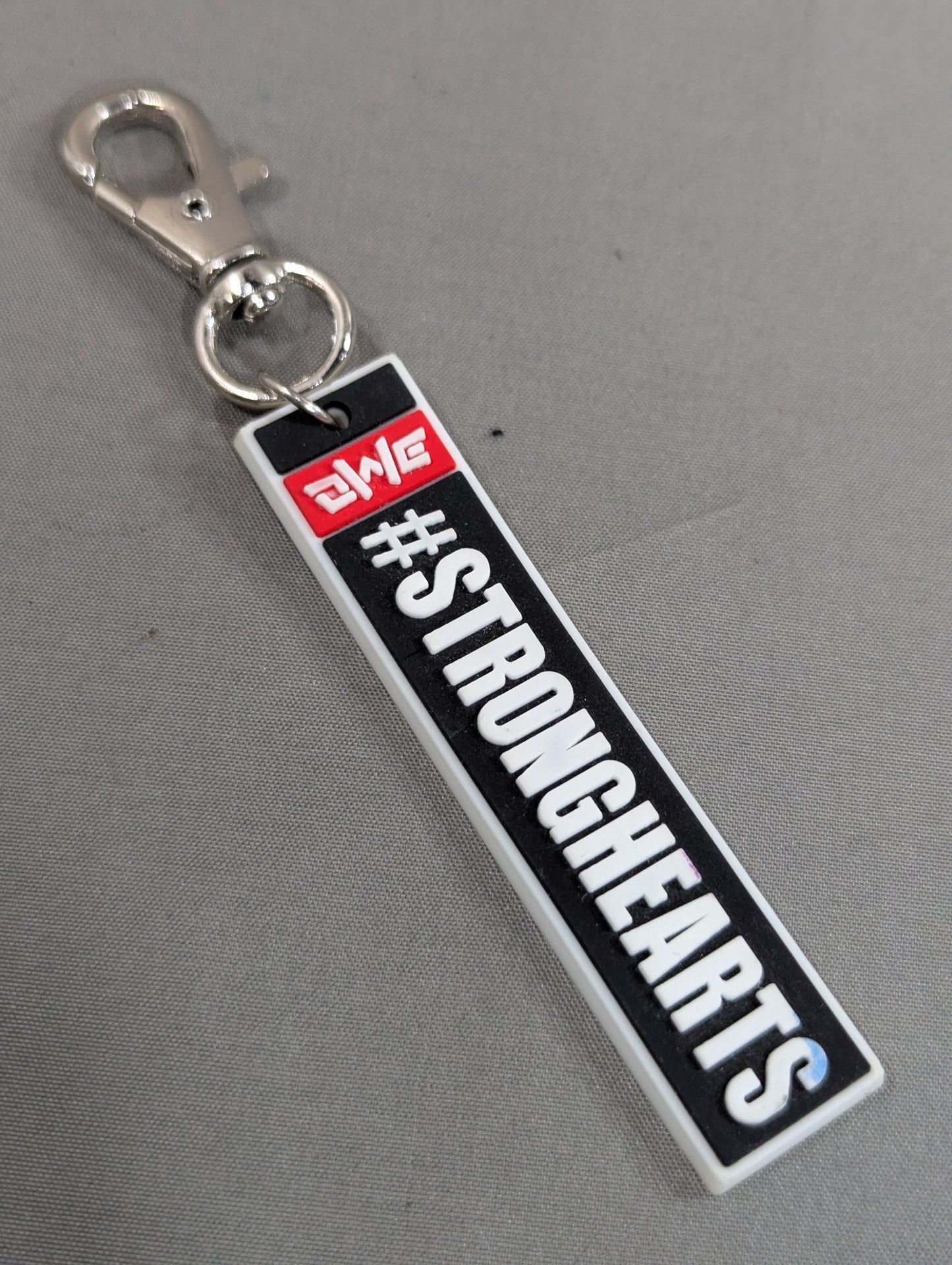 #STRONGHEARTS ラバーキーホルダー