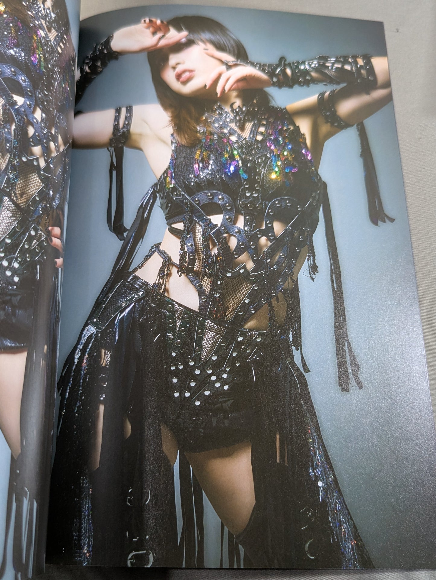 【直筆サイン入り】上谷沙弥 写真集 Phenex Queen (-Premium Ver.-)