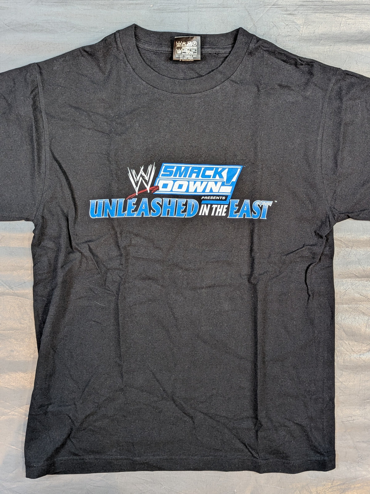 SMACKDOWN! UNLEASHED IN THE EAST Tシャツ(WWE(2003) / ブラック)