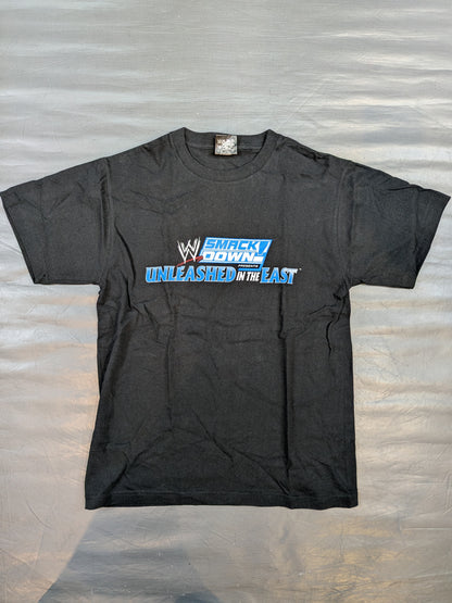 SMACKDOWN! UNLEASHED IN THE EAST Tシャツ(WWE(2003) / ブラック)