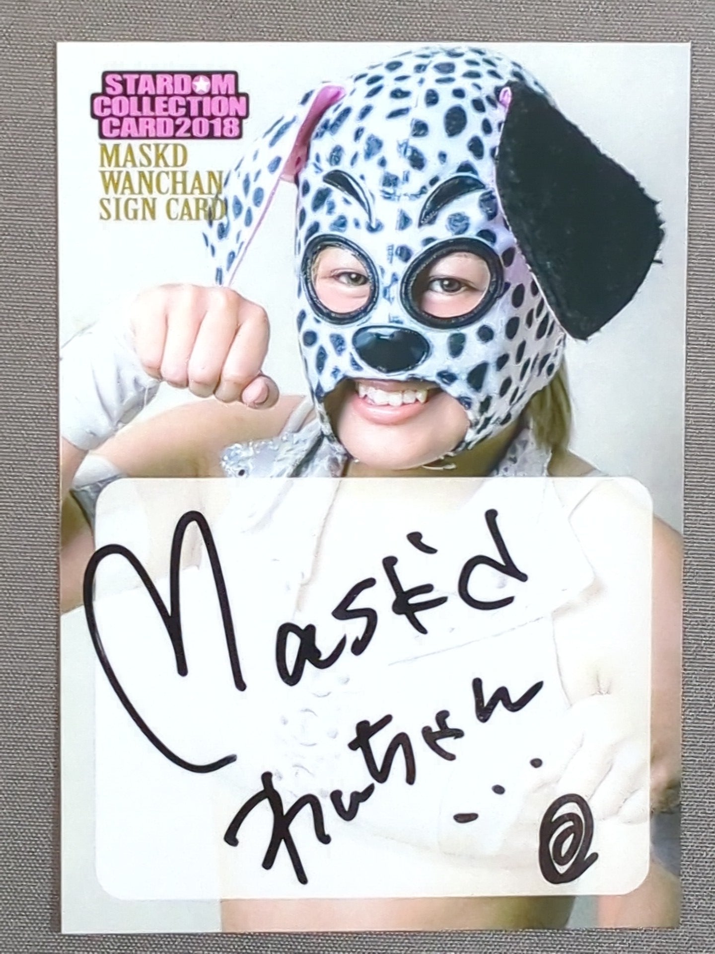 2018 STARDOM COLLECTION CARD 小波(マスク・ド・ワンチャン) 公式サインカード