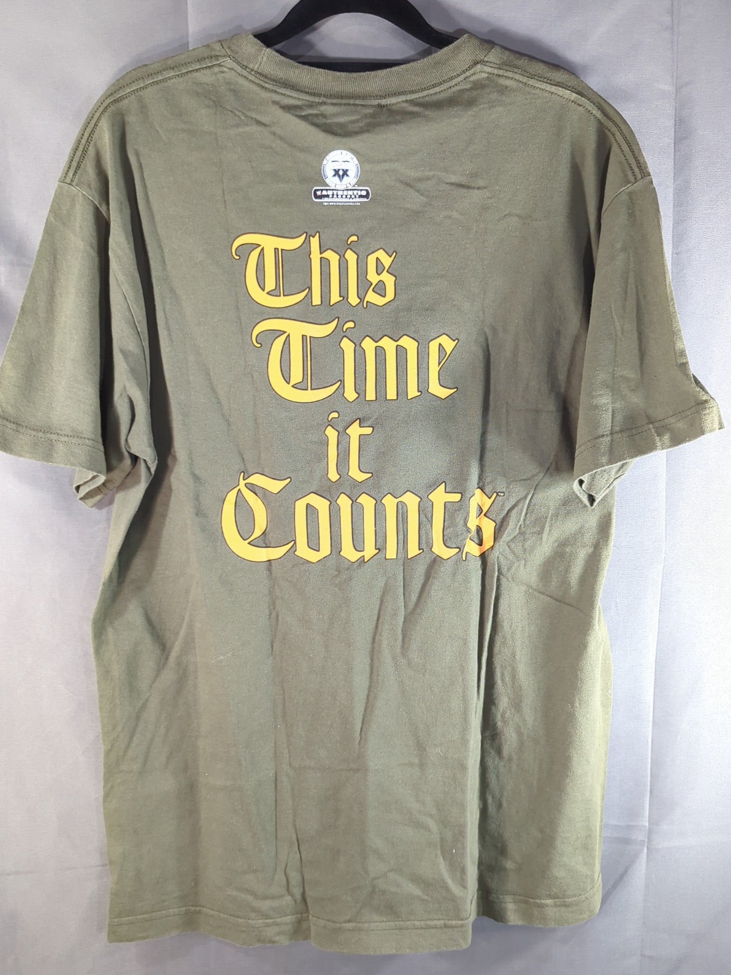 リタ「This Time It Count」Tシャツ(WWE(2004) / モスグリーン)