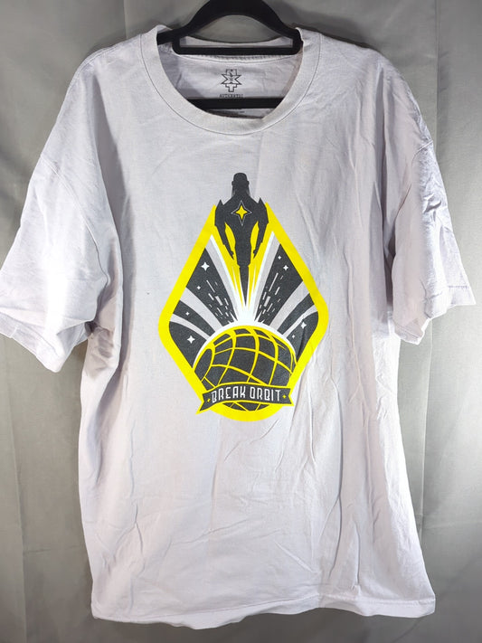 エイドリアン・ネヴィル「BREAK ORBIT」Tシャツ(WWE(2014) / ラベンダー)