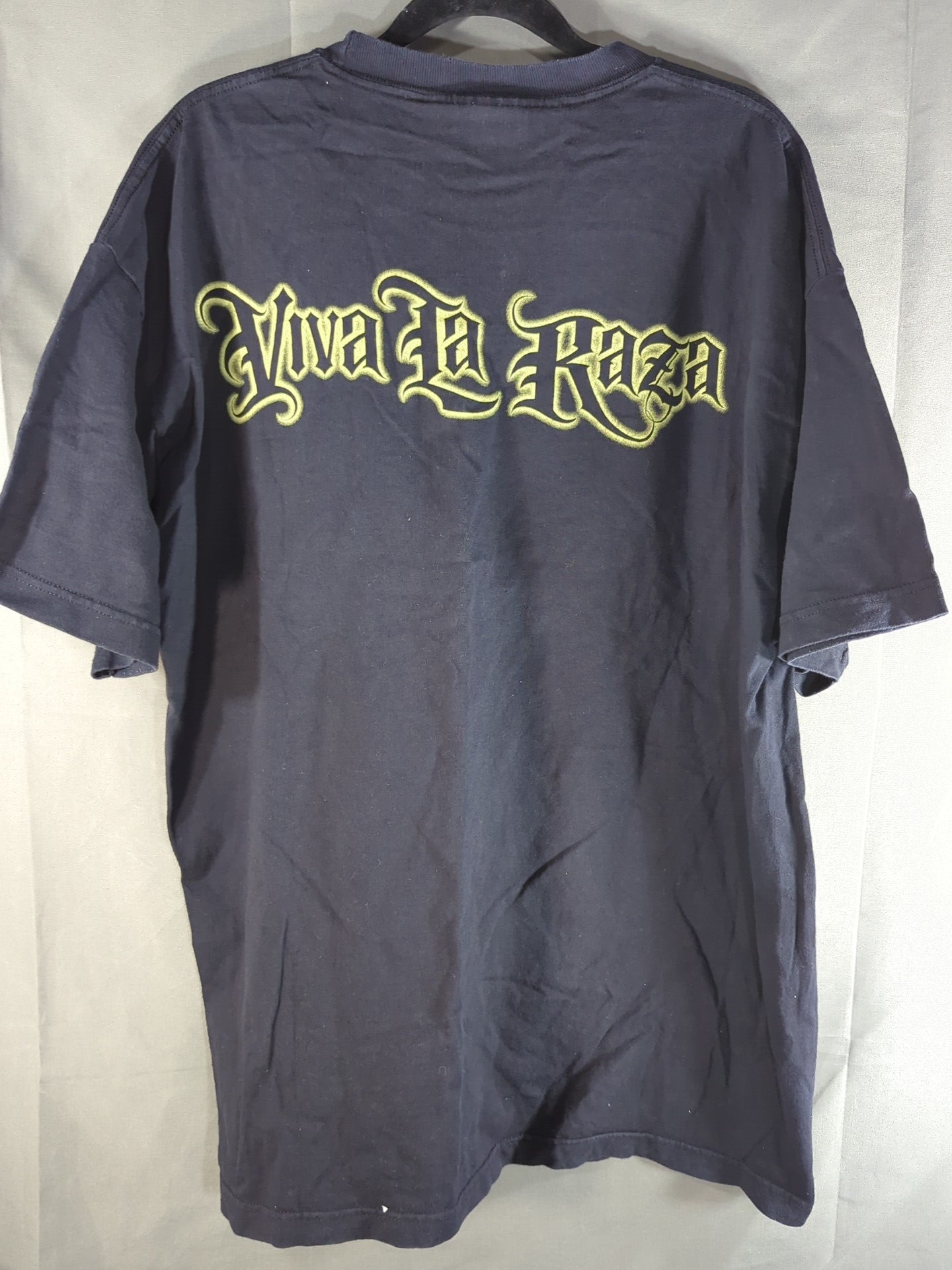 チャボ・ゲレロ「Chavo(ローライダー＆セニョリータ)」イラストTシャツ(WWE(2000s) / ブラック)
