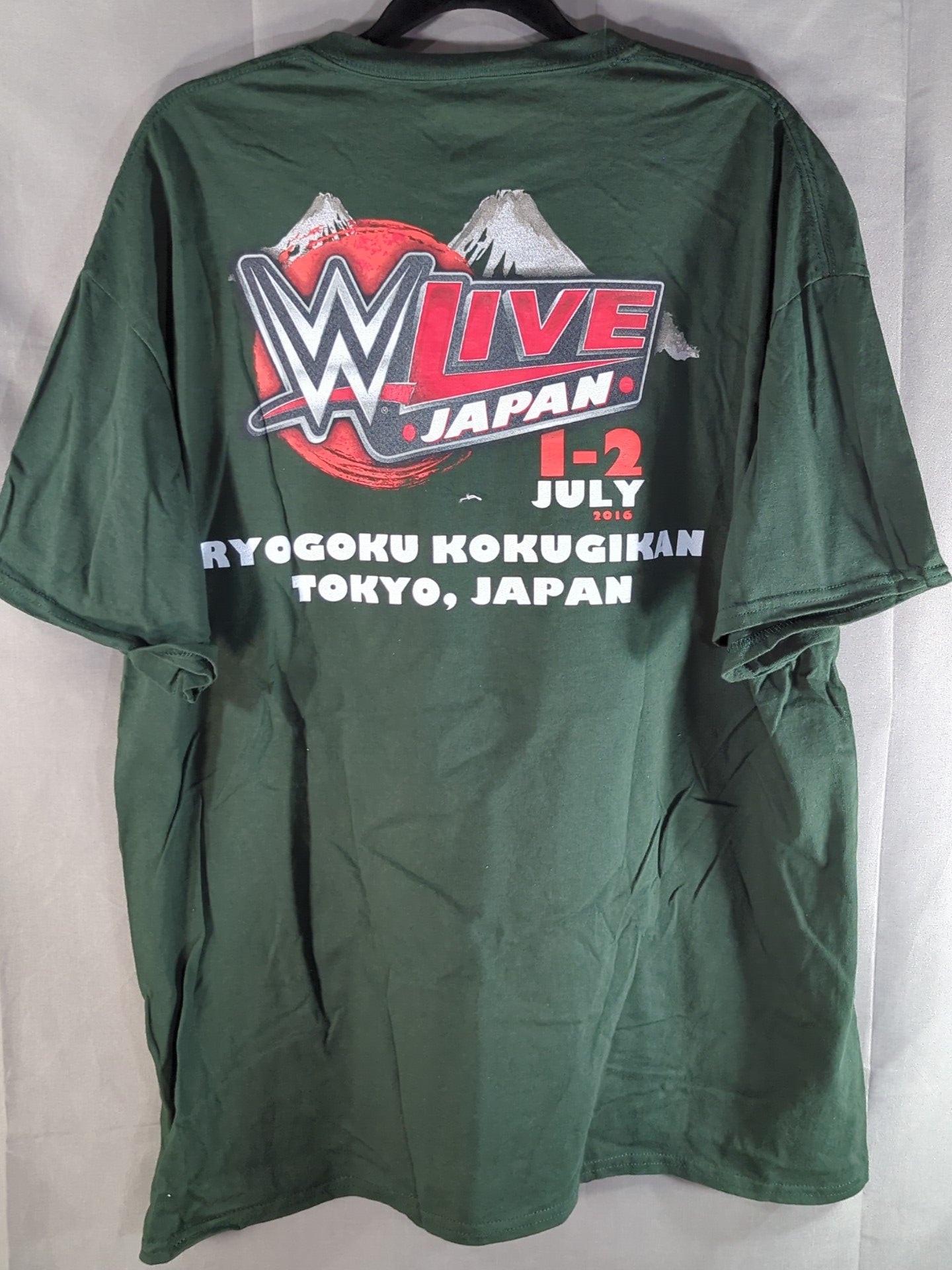 WWE LIVE JAPAN 2016「JULY 1-2」ピクチャーTシャツ(WWE(2016) / モスグリーン)