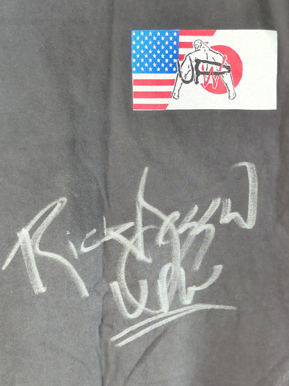 【リック・ベースマン 直筆サイン入り】UPW「INVADES JAPAN」Tシャツ(ブラック)