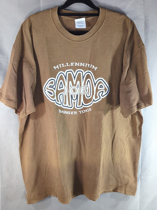 サモア・ジョー「MILLENNIUM DANGER TOUR」Tシャツ(ブラウン)