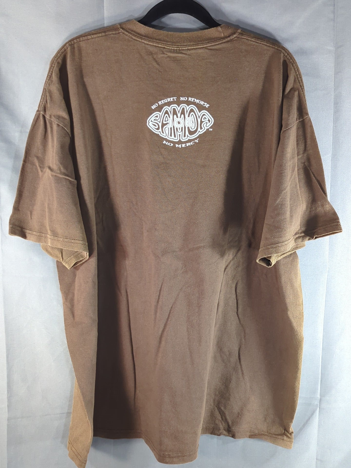 サモア・ジョー「MILLENNIUM DANGER TOUR」Tシャツ(ブラウン)