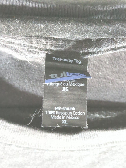 ルーシュ「NO PASANADA NOTHING HAPPENS」Tシャツ(ブラック)