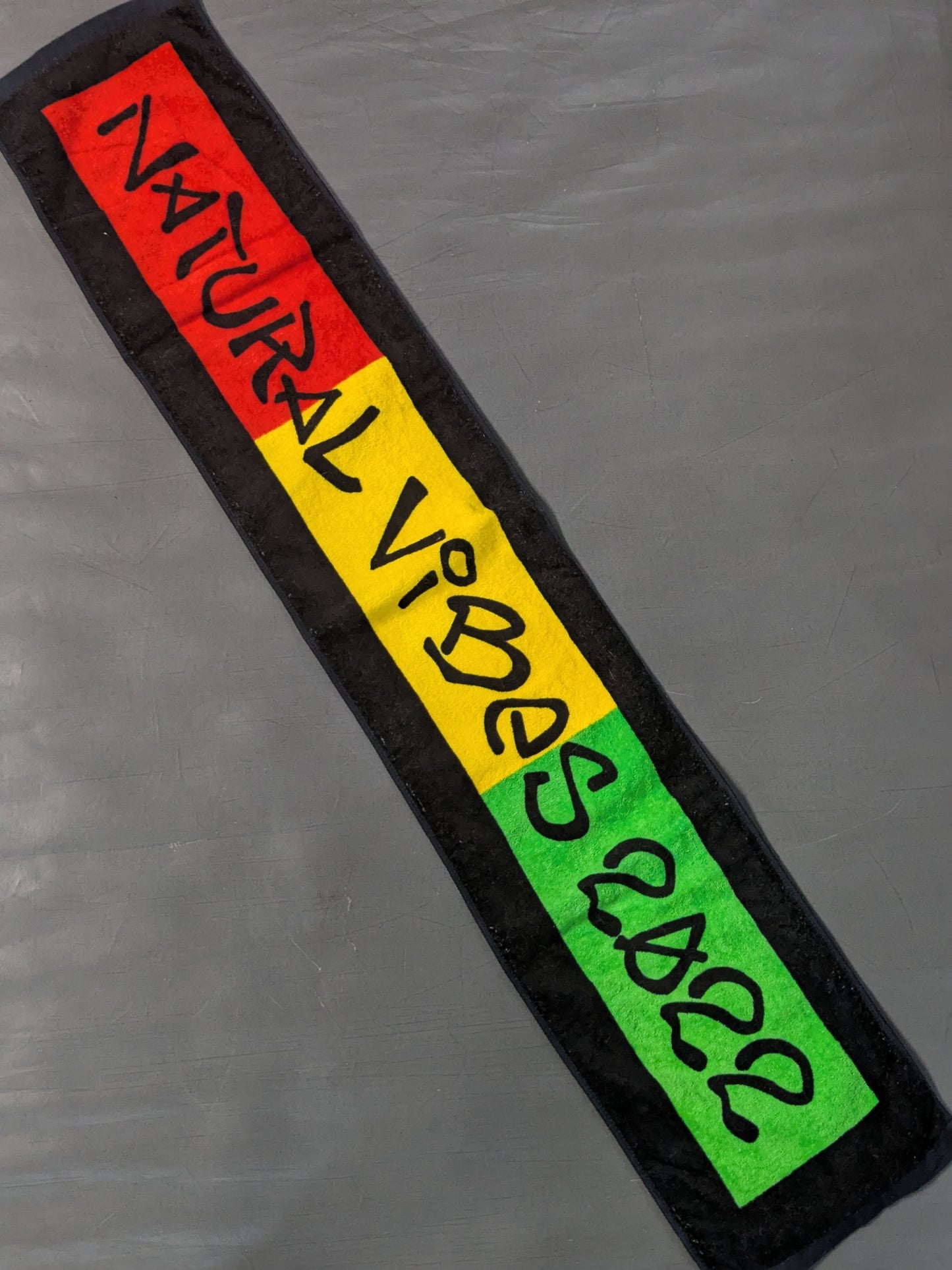 [4 people hand signed autograph ] NATURAL VIBES 2022 Muffler Towel
