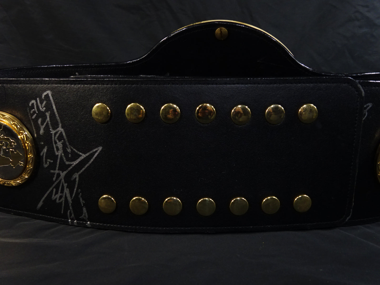 ★ 7 IWGP Champions fighters hand signed autograph !! ★ The first IWGP heavy weight championship belt