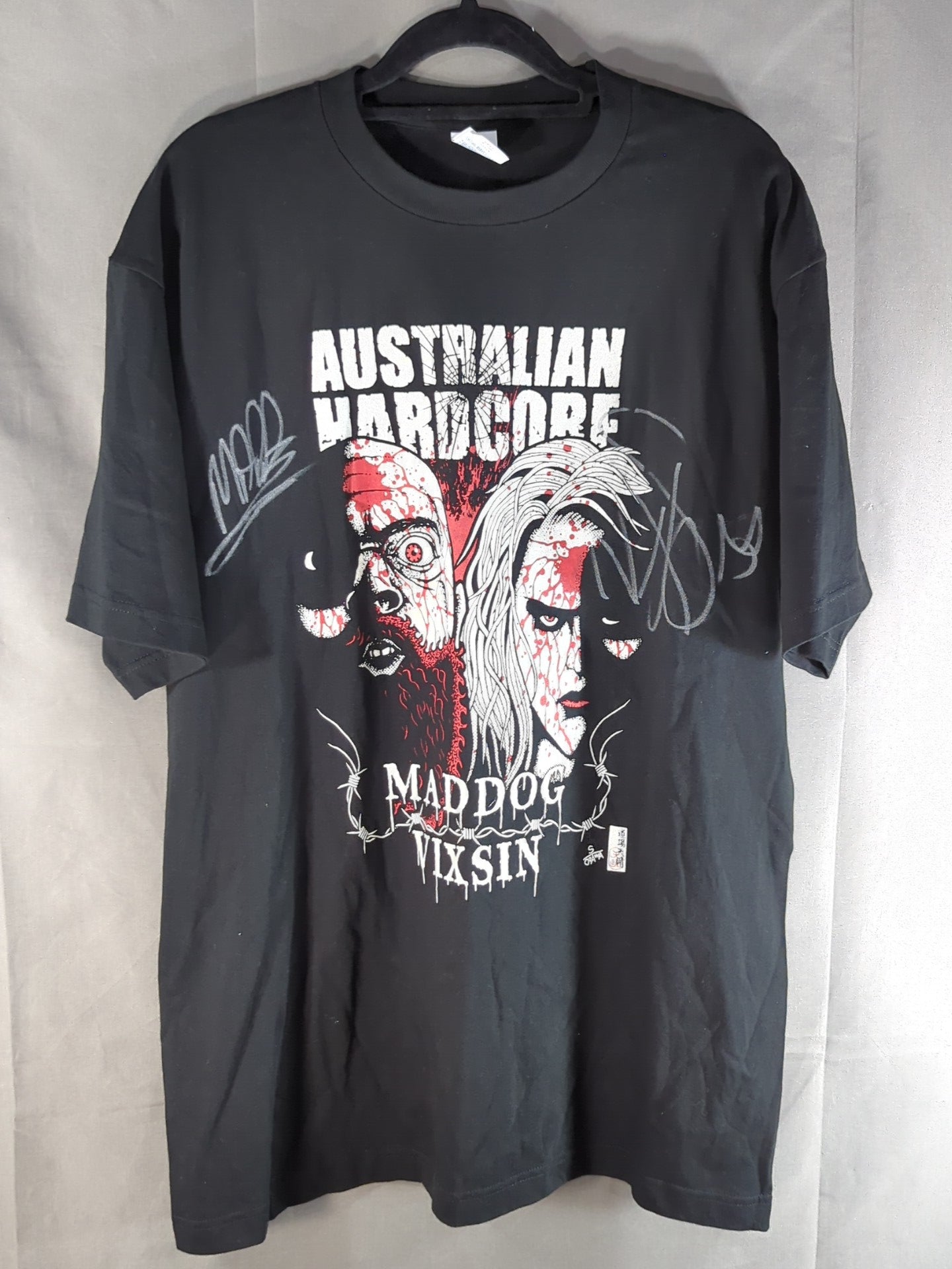 [2 hand signed autographs ] Mad Dog Connery & Bixin "AUSTRALIAN HARDCORE" Illustration T-Shirt