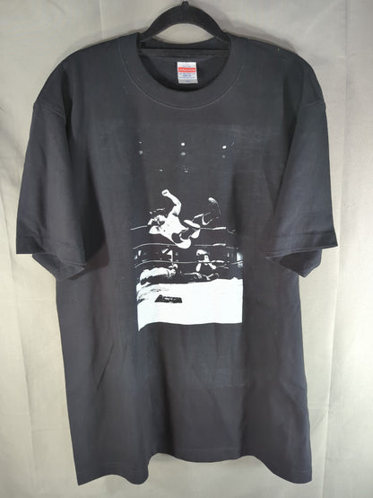 中之上靖文「ダイビングエルボードロップ」ピクチャーTシャツ