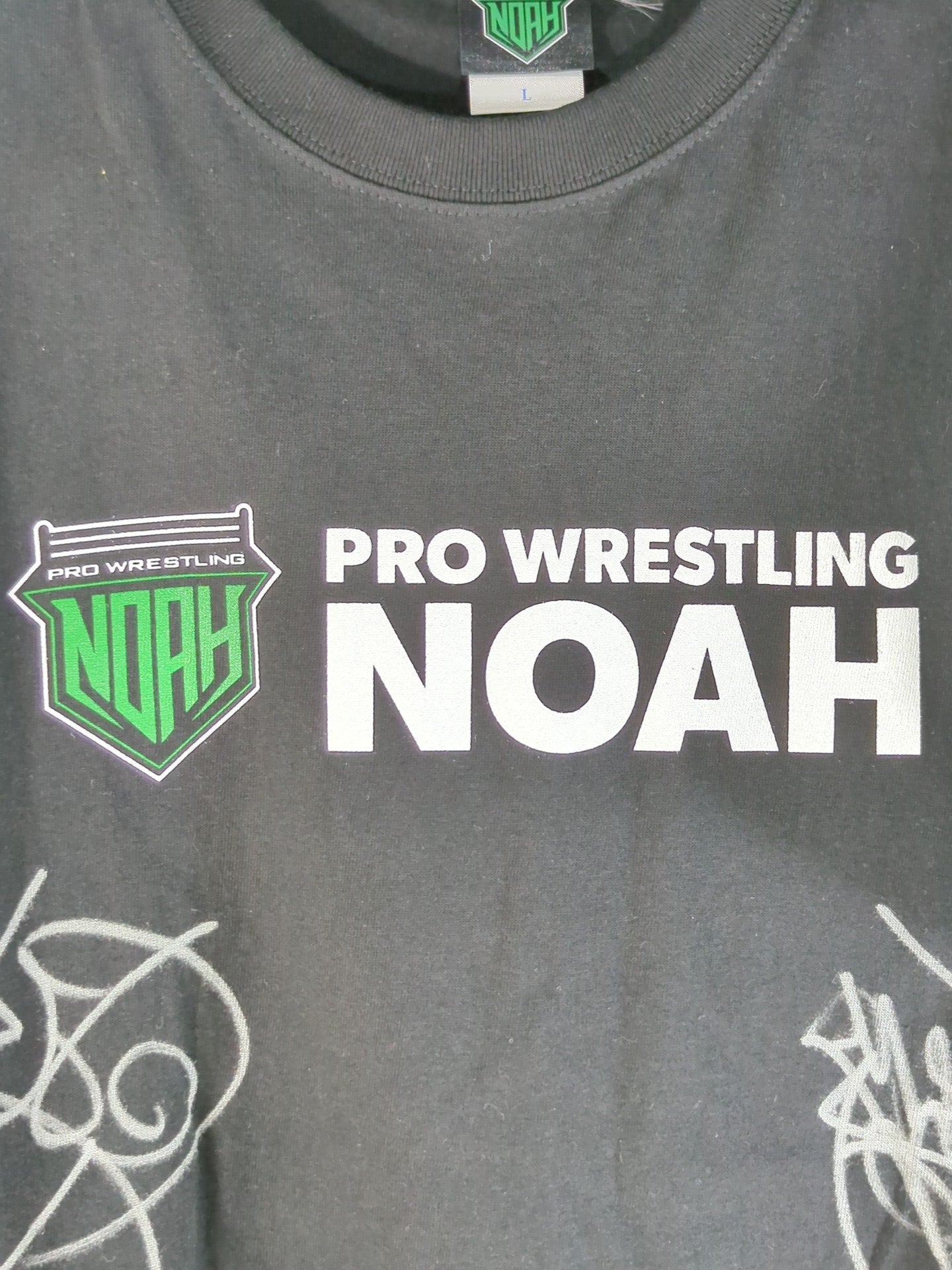 7選手直筆サイン入り】NOAH ロゴ Tシャツ(ブラック) – 闘道館