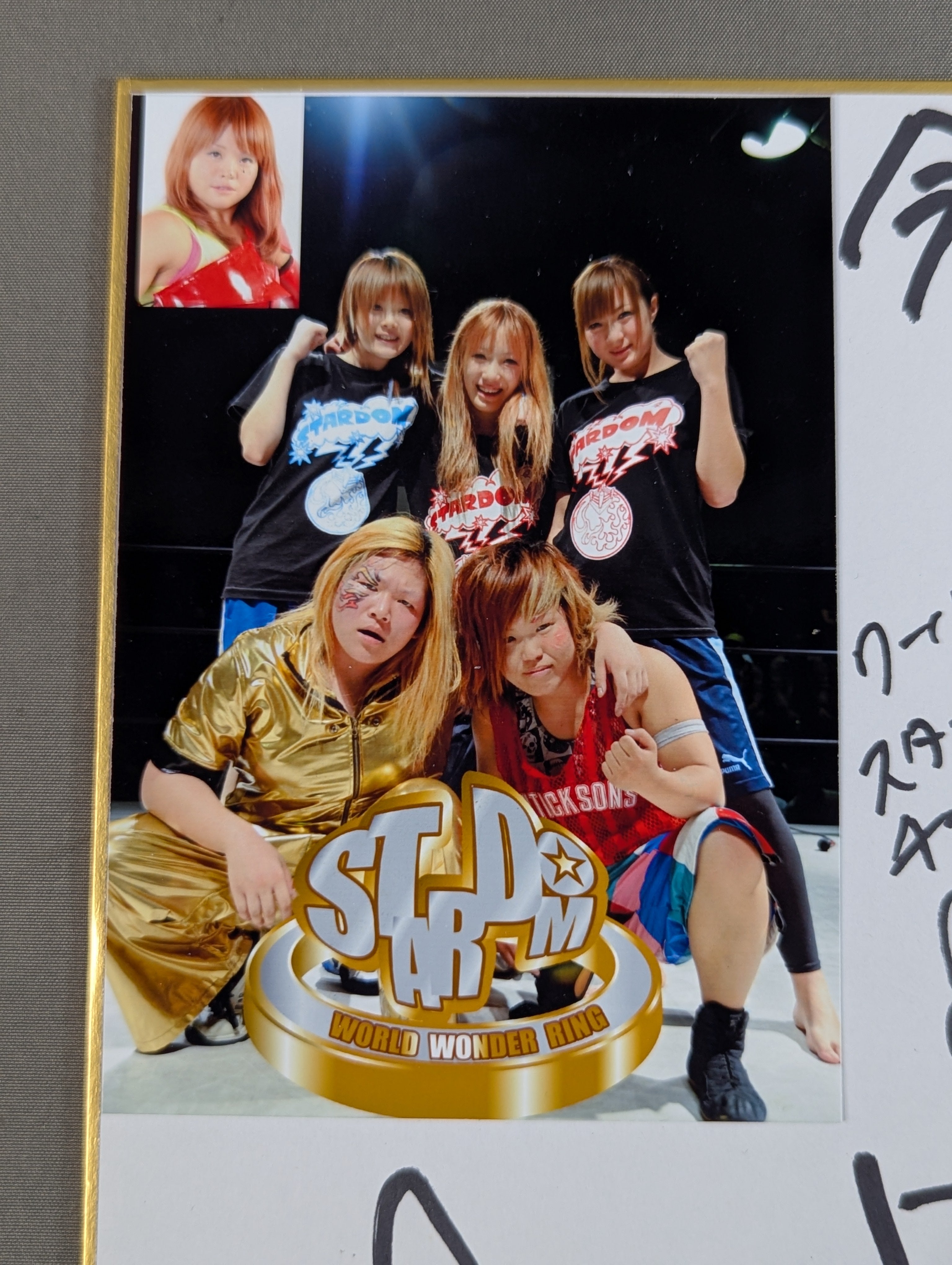 STARDOM 6選手寄せ書き(ブロマイド貼付) – 闘道館