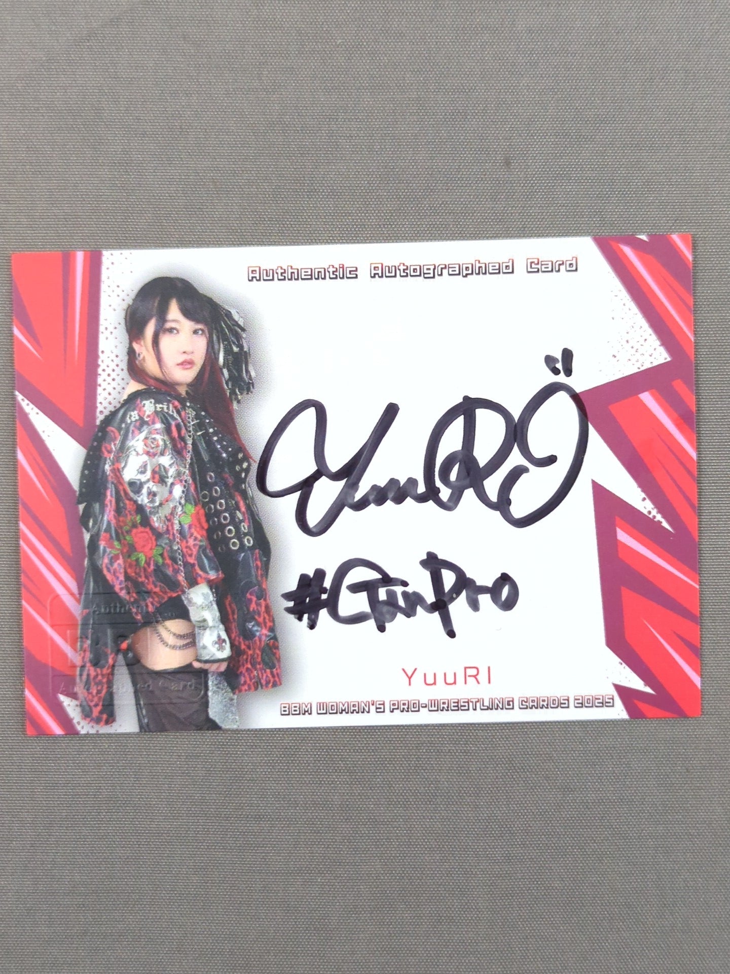 2025 BBM YuuRI Official Autographed Card