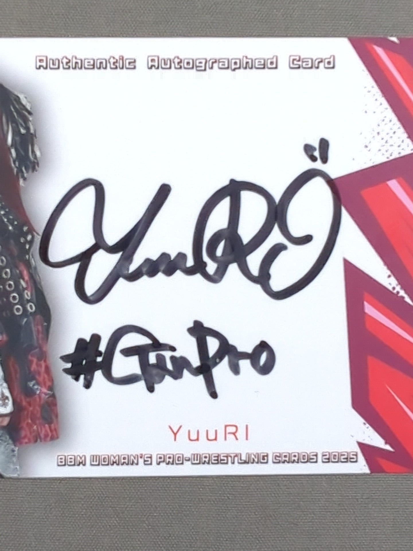 2025 BBM YuuRI Official Autographed Card