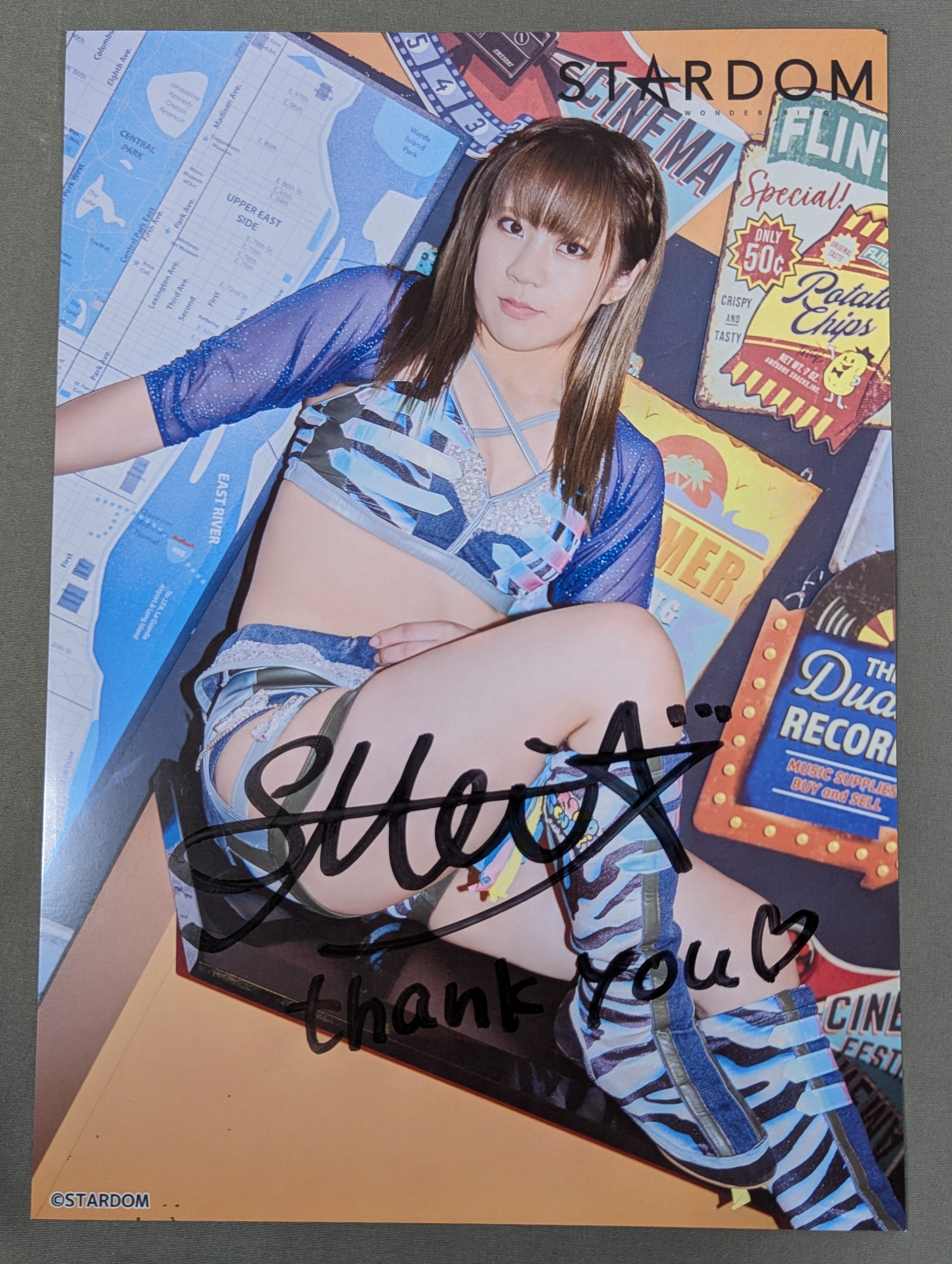 星来芽依 直筆サイン入り スターダムポートレート(A-9) – 闘道館
