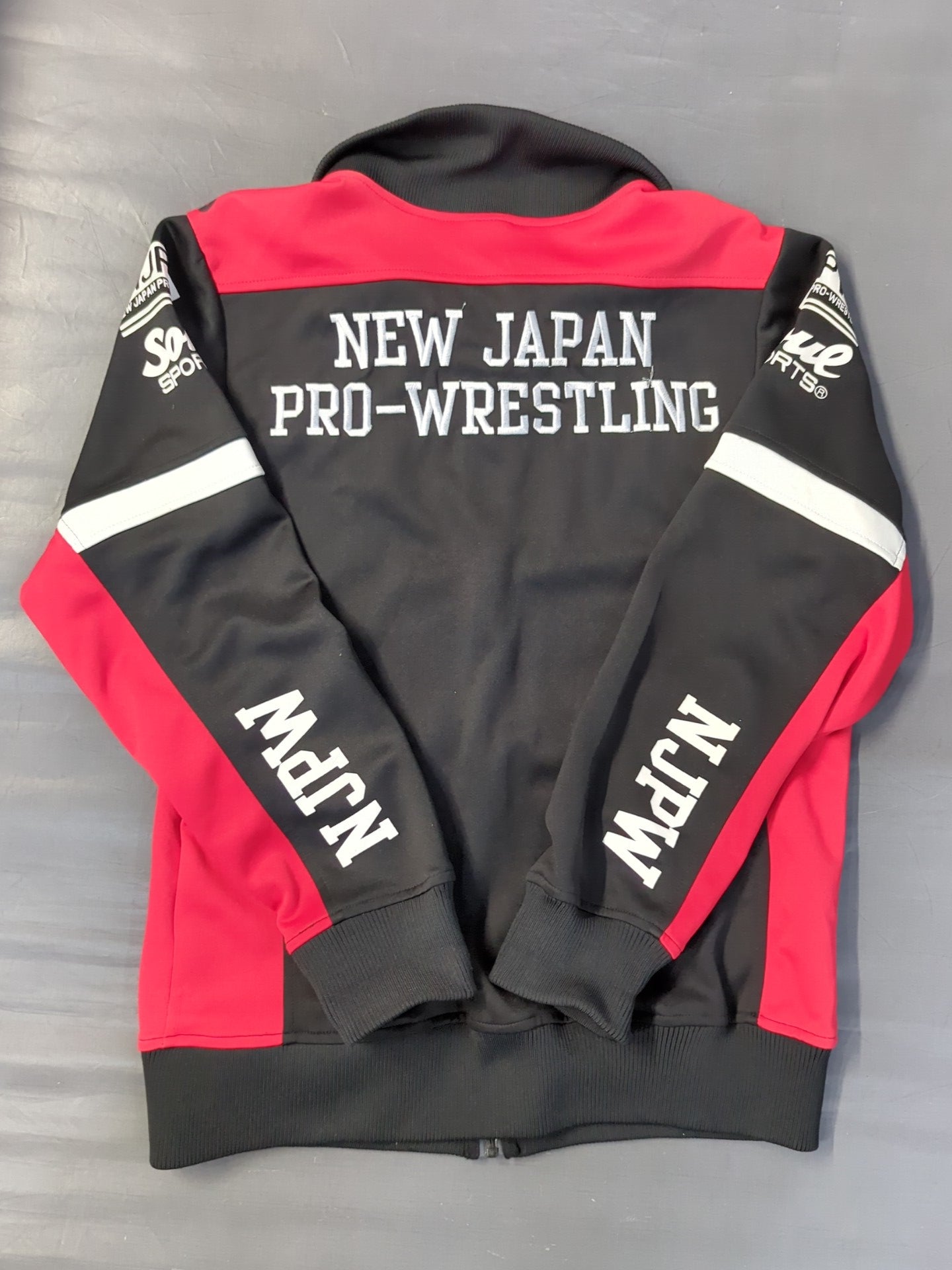 新日本プロレス×SOUL セットアップジャージ(ブラック×レッド)