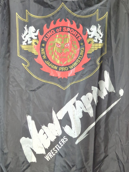 新日本プロレス「NEW JAPAN WRESTLERS」ベンチコート